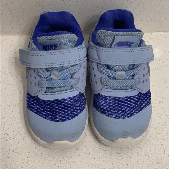 Blue and Silver Nike Toddler Shoe - Picture 2 of 4